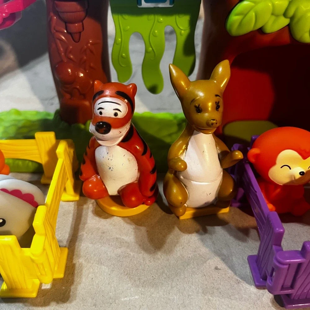 Kid Connection Zoo Play Set Jungle Treehouse with 8 Animal Figures